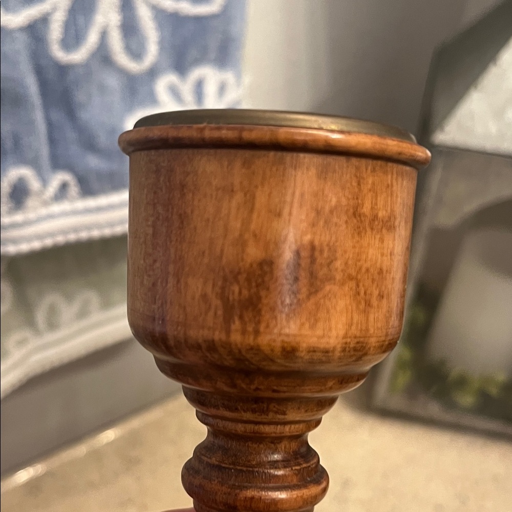 Elegant Wooden Candle Holder - Picture 4 of 4